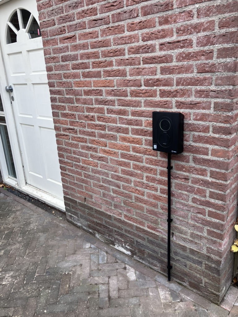 Zaptec laadpunt aan de gevel
